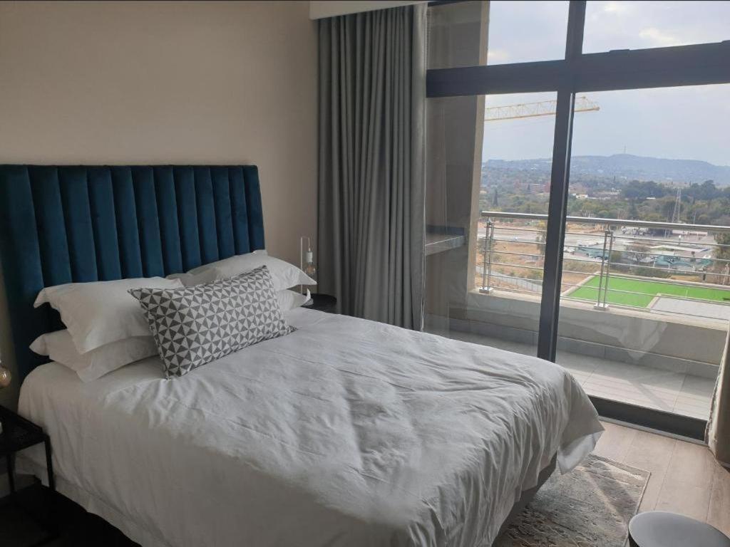 Menlyn Maine Apartments Претория Екстериор снимка