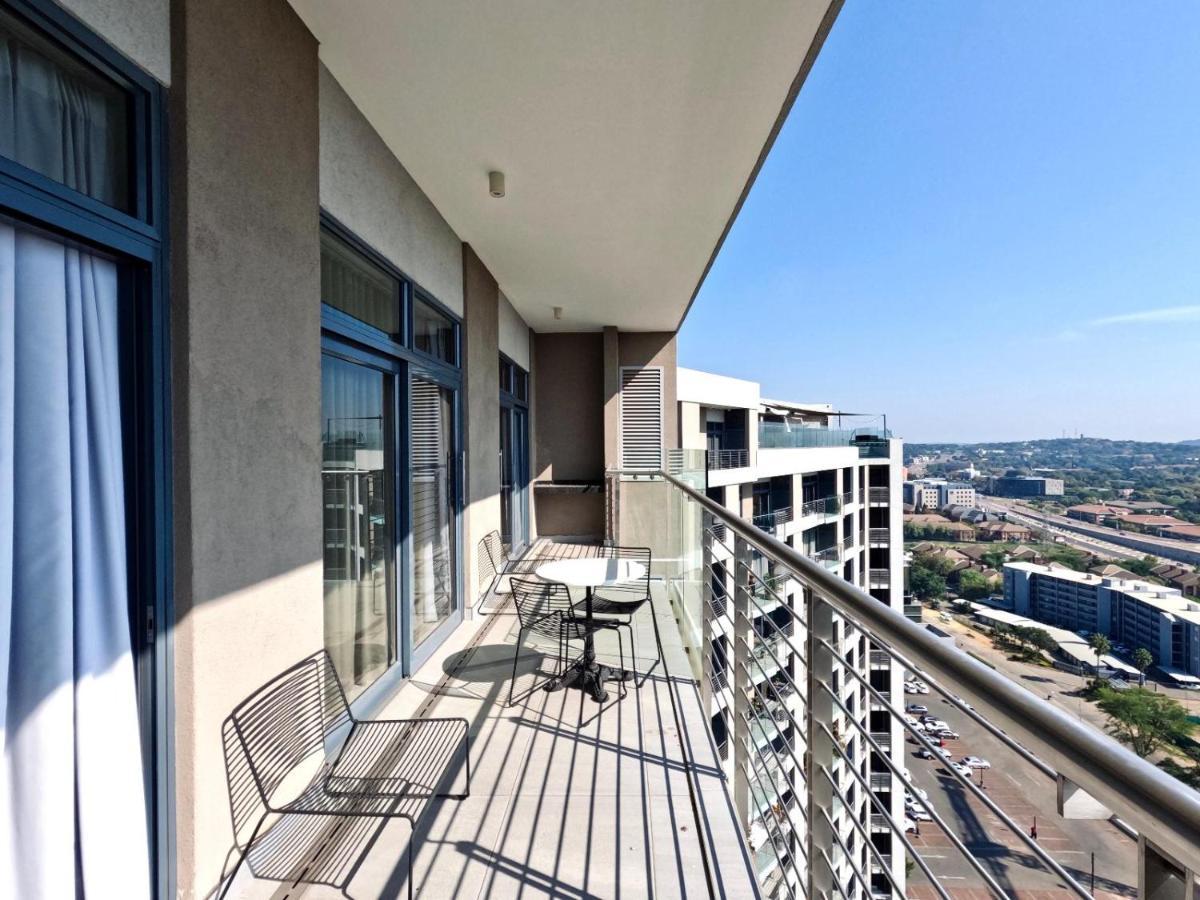 Menlyn Maine Apartments Претория Екстериор снимка