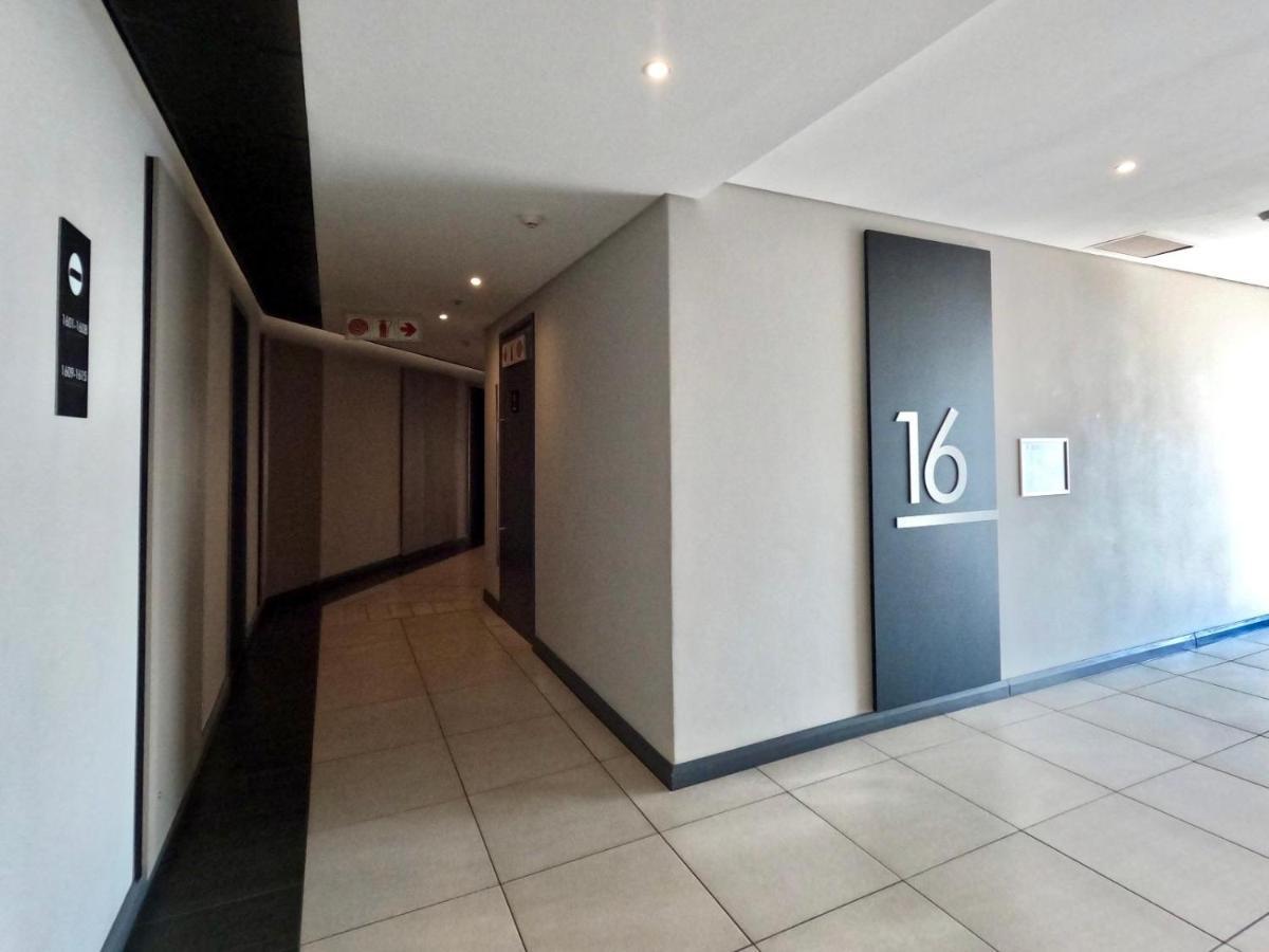 Menlyn Maine Apartments Претория Екстериор снимка